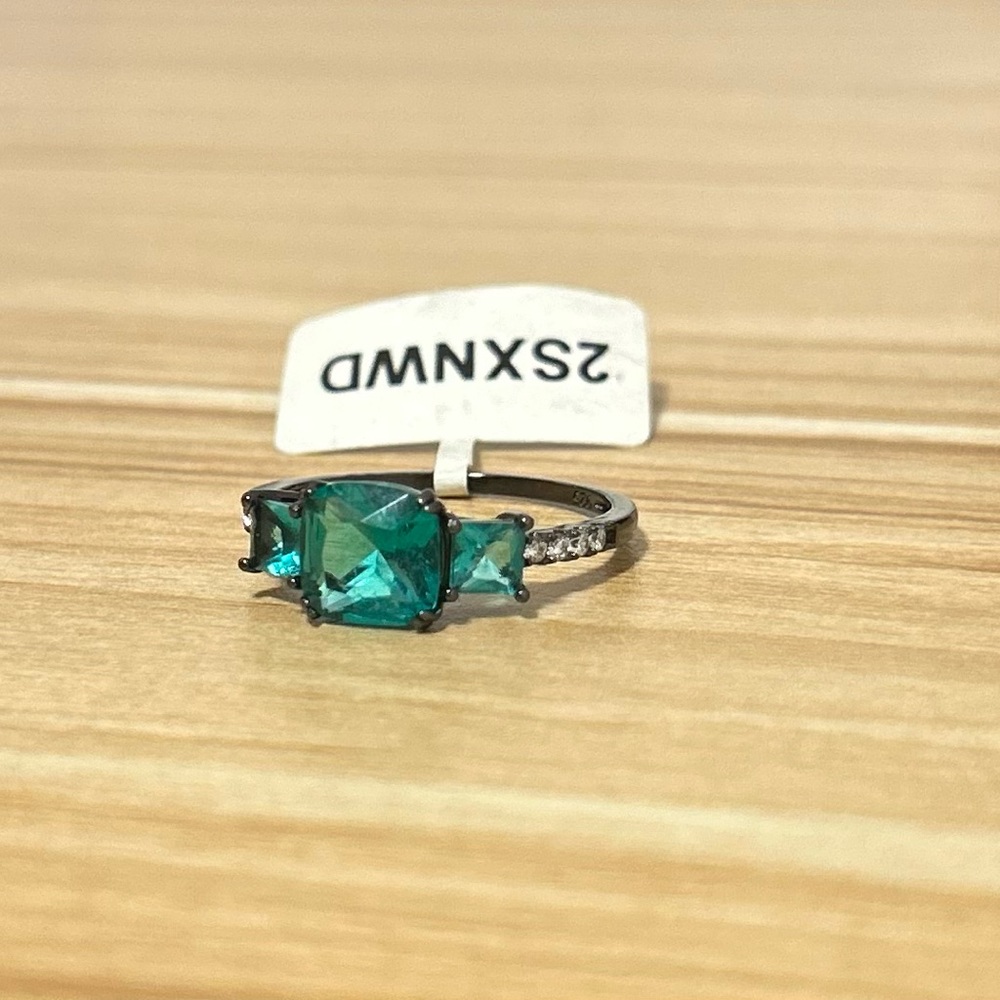 Elegant Green Gemstone Ring